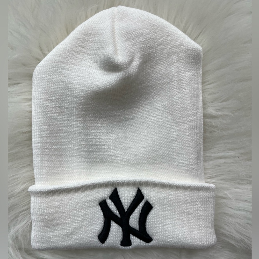 🆕 New York Yankees Unisex White Beanie Cuff Winter Warm Hat